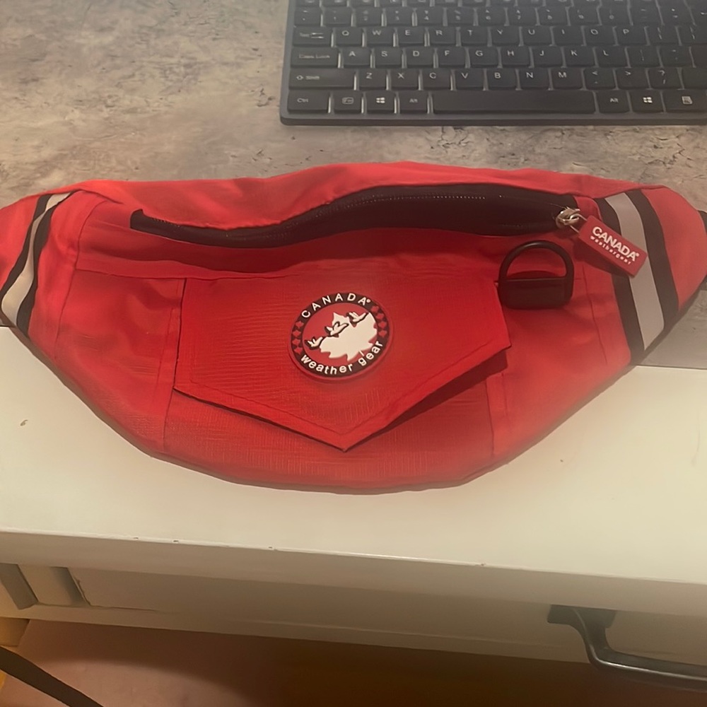 Canada weather gear Fanny pack